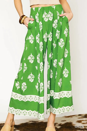 Floral Pleated Wide-Leg Beach Pants in Green women outfit ideas