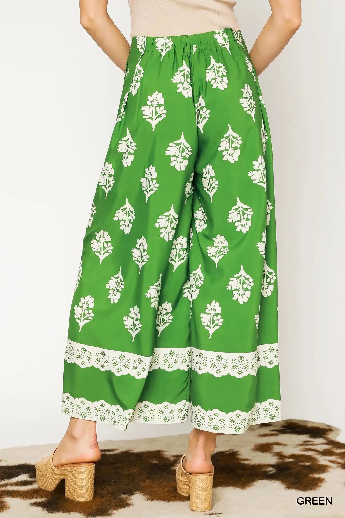 Floral Pleated Wide-Leg Beach Pants in Green women outfit ideas