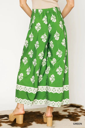 Floral Pleated Wide-Leg Beach Pants in Green women outfit ideas