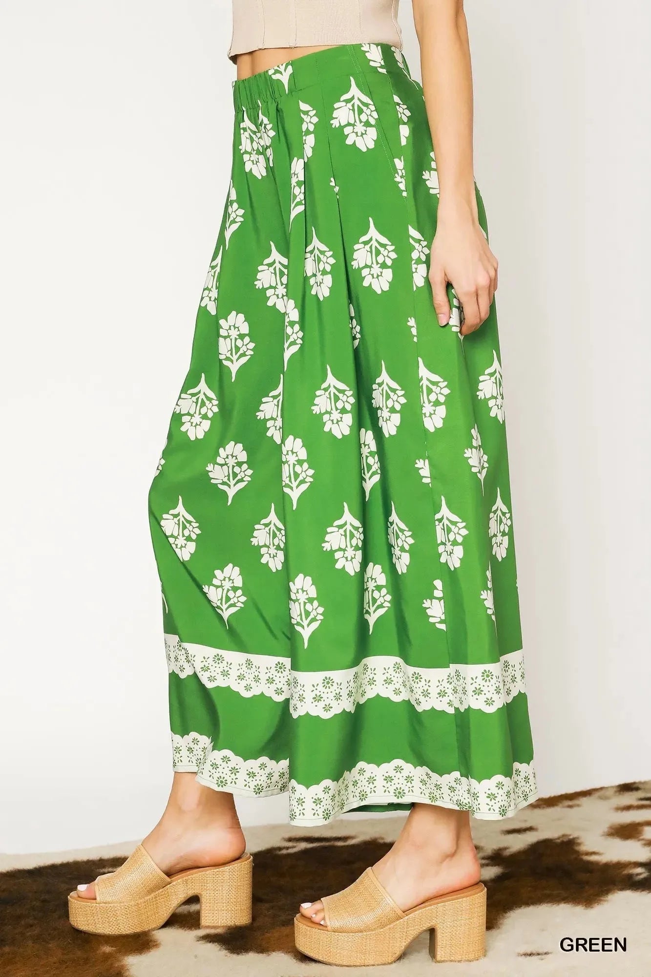 Floral Pleated Wide-Leg Beach Pants in Green women outfit ideas