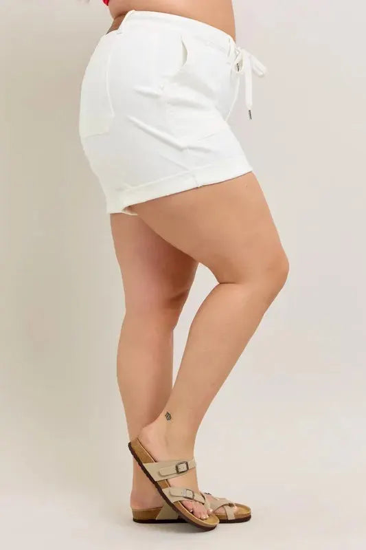 High-Waist Cuffed Denim Beach Shorts in White women outfit ideas