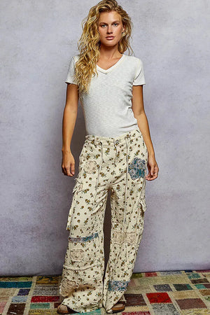 Seaside Ribbed V-Neck Beach Tee with Contrast Stitching women outfit ideas