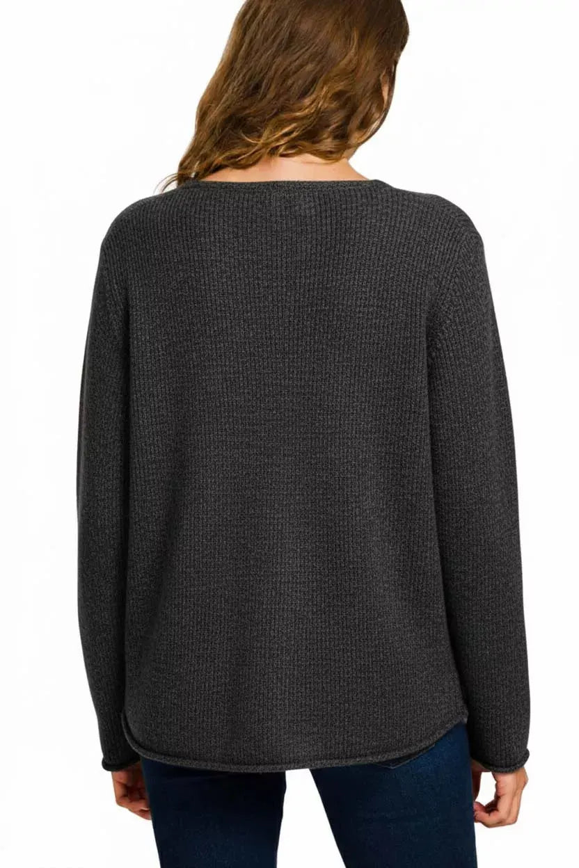 Sunset Beach V-Neck Sweater in Classic Black women outfit ideas