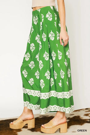 Floral Pleated Wide-Leg Beach Pants in Green women outfit ideas