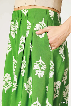 Floral Pleated Wide-Leg Beach Pants in Green women outfit ideas